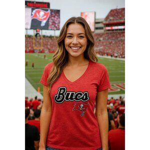 Tampa Bay Buccaneers Women's V-neck T-shirt, size XL